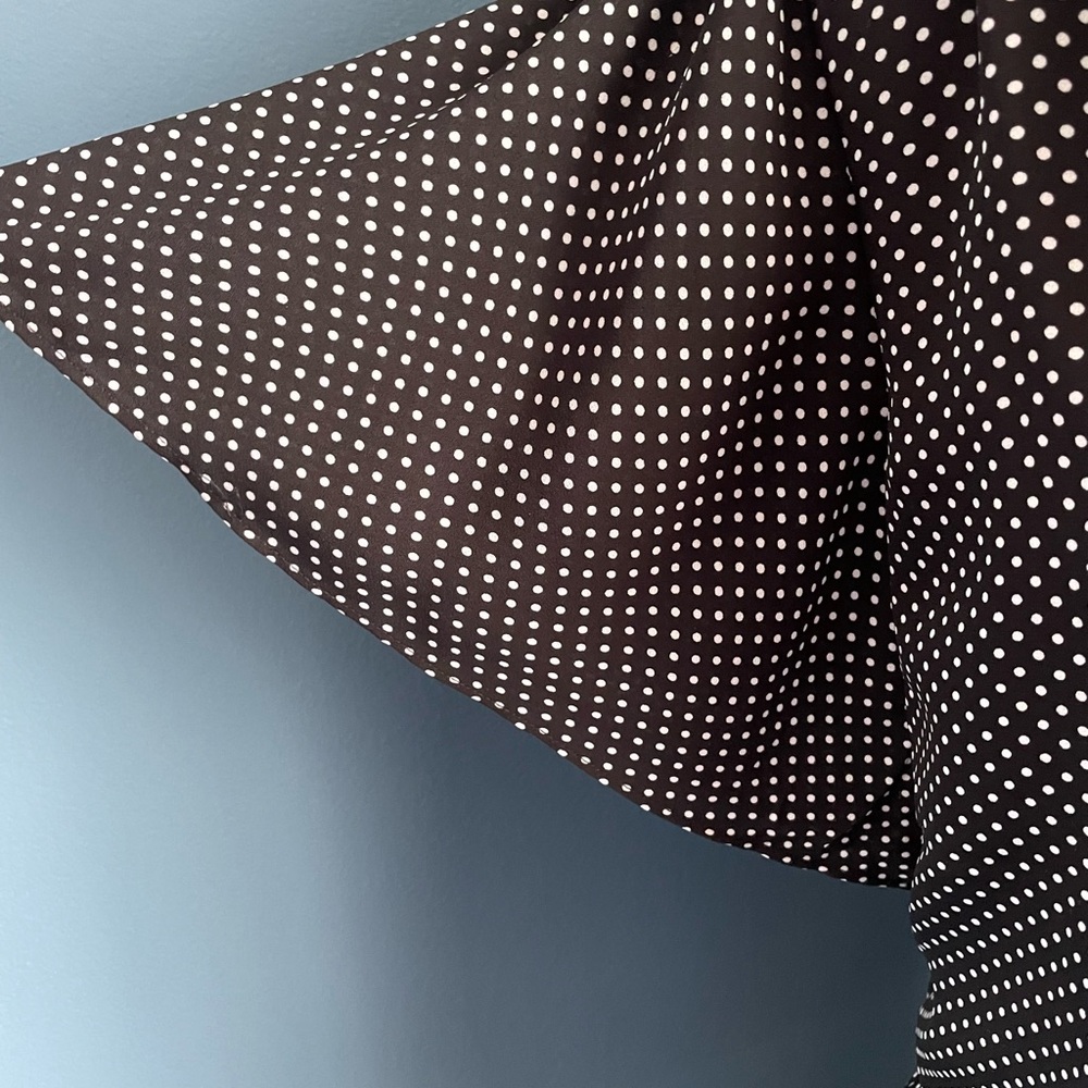 Chico’s Polka Dot flutter Sleeve Peplum Top. Size 2 (12/14). 100% polyester - Picture 4 of 9